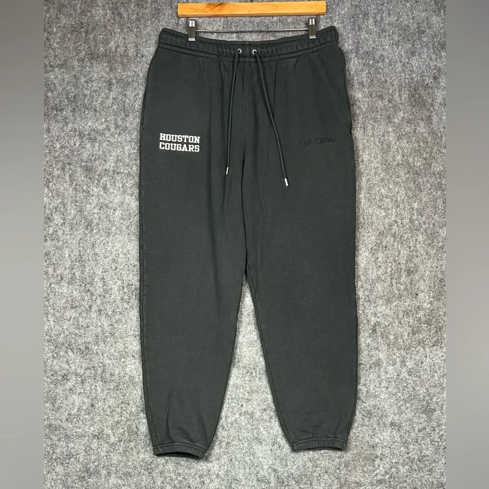 Vintage Jordan Men's Black Joggers with Houston Cougars Logo Size XL